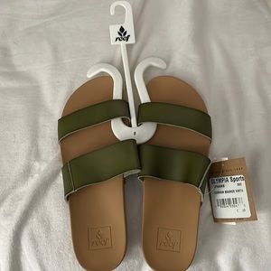 Reef sandals - size 8
